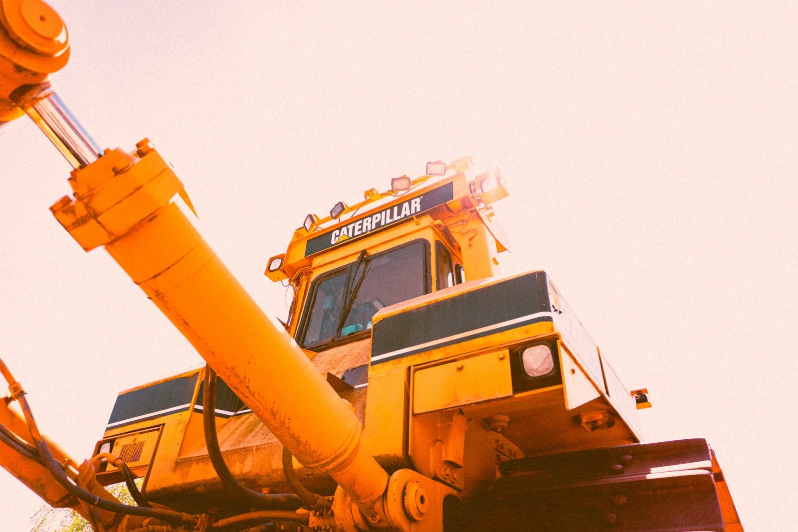 caterpillar crane